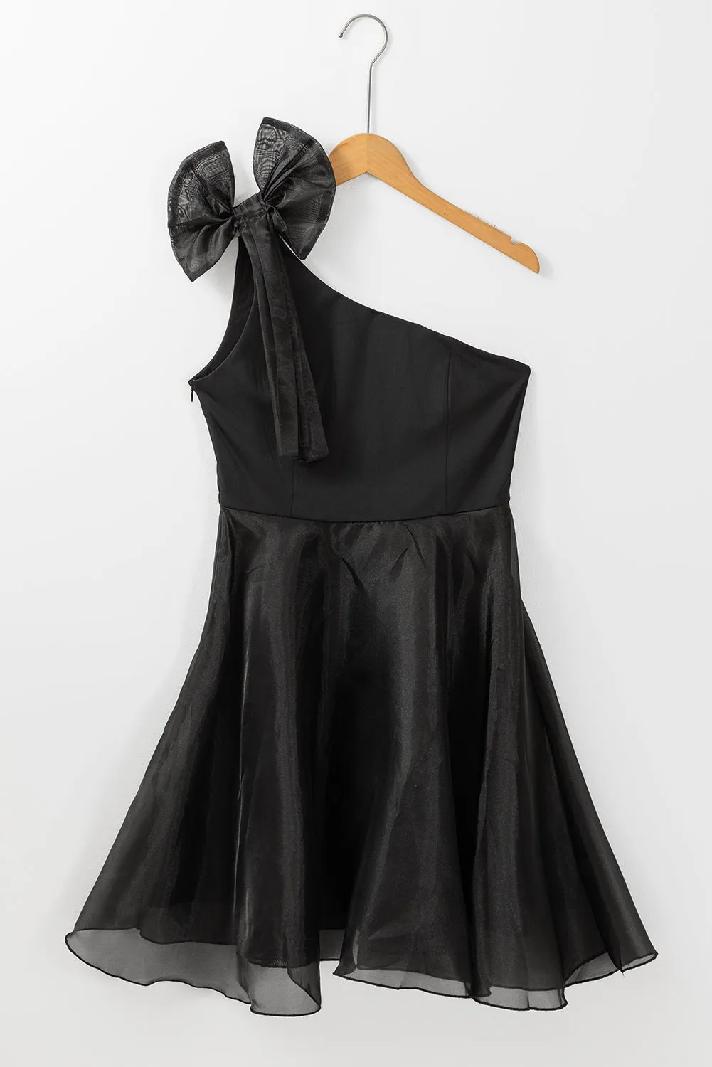 Attractive One-Shoulder Dress