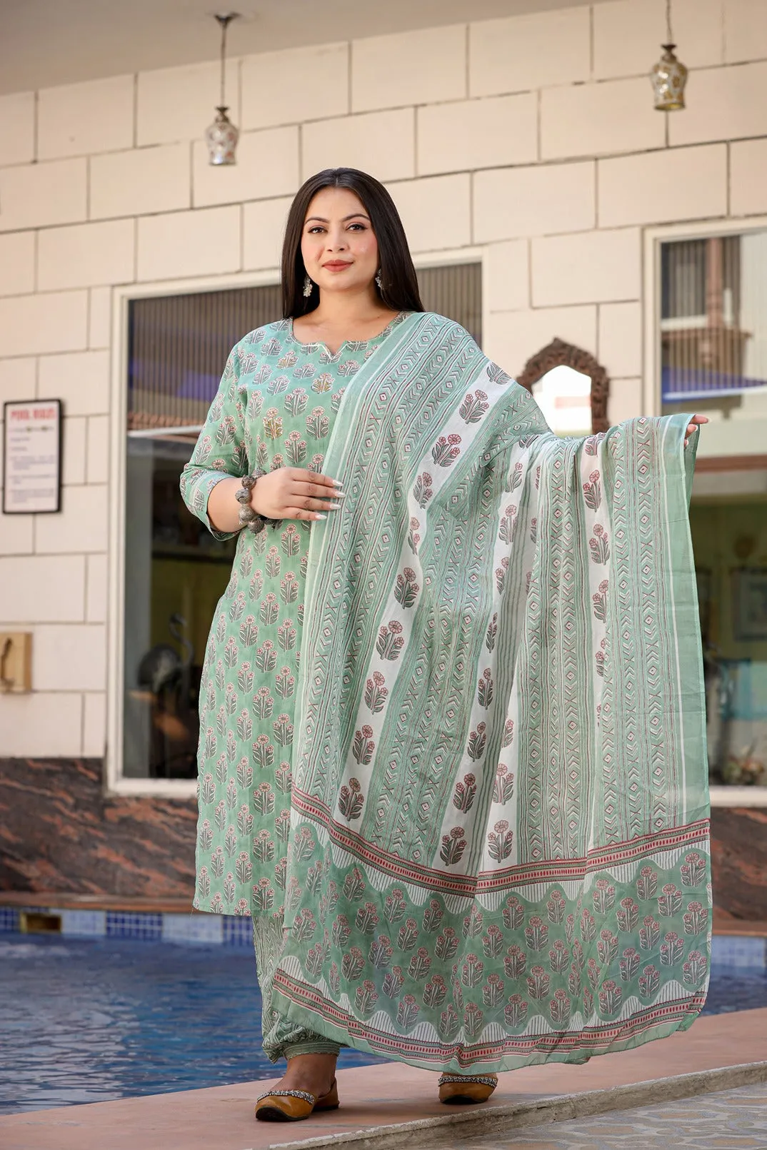 Plus Size Floral Printed Pure Cotton Kurta With Harem Pants & With Dupatta